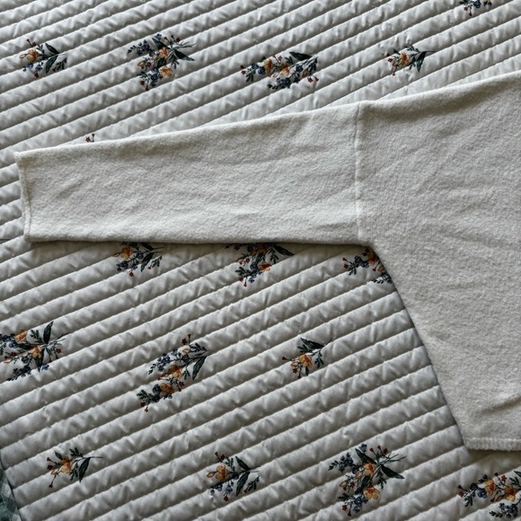 Solai The Label Free Falling Button Cardigan in Cream / White, Size Medium - Picture 4 of 6